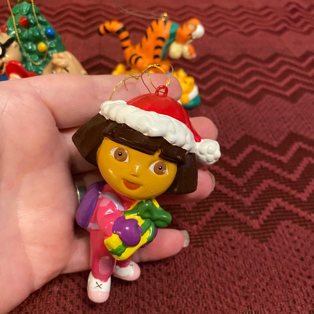 Lot of six cute ornaments